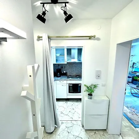 2-room With Balcony And Kitchen * Nürnberg